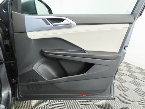 New 2026 Volkswagen Taos SE image 25