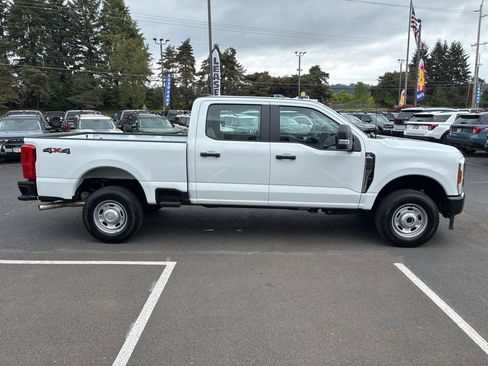 Used 2024 Ford F350 4x4 Crew Cab Super Duty image 9