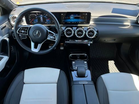 Used 2022 Mercedes-Benz A 220 4MATIC image 2