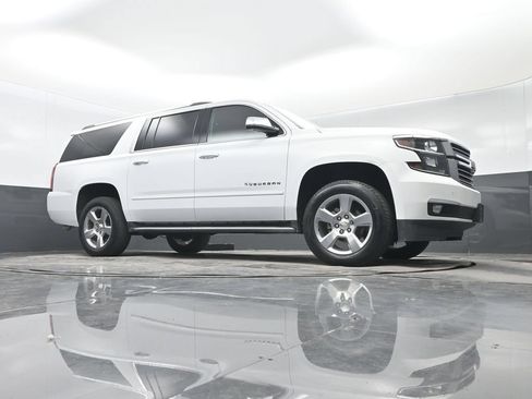 Used 2018 Chevrolet Suburban Premier RWD image 32