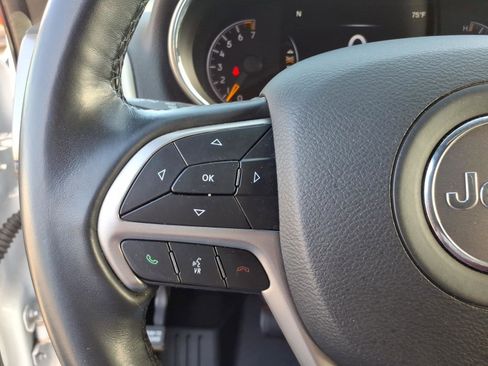 Used 2022 Jeep Grand Cherokee Laredo E image 11