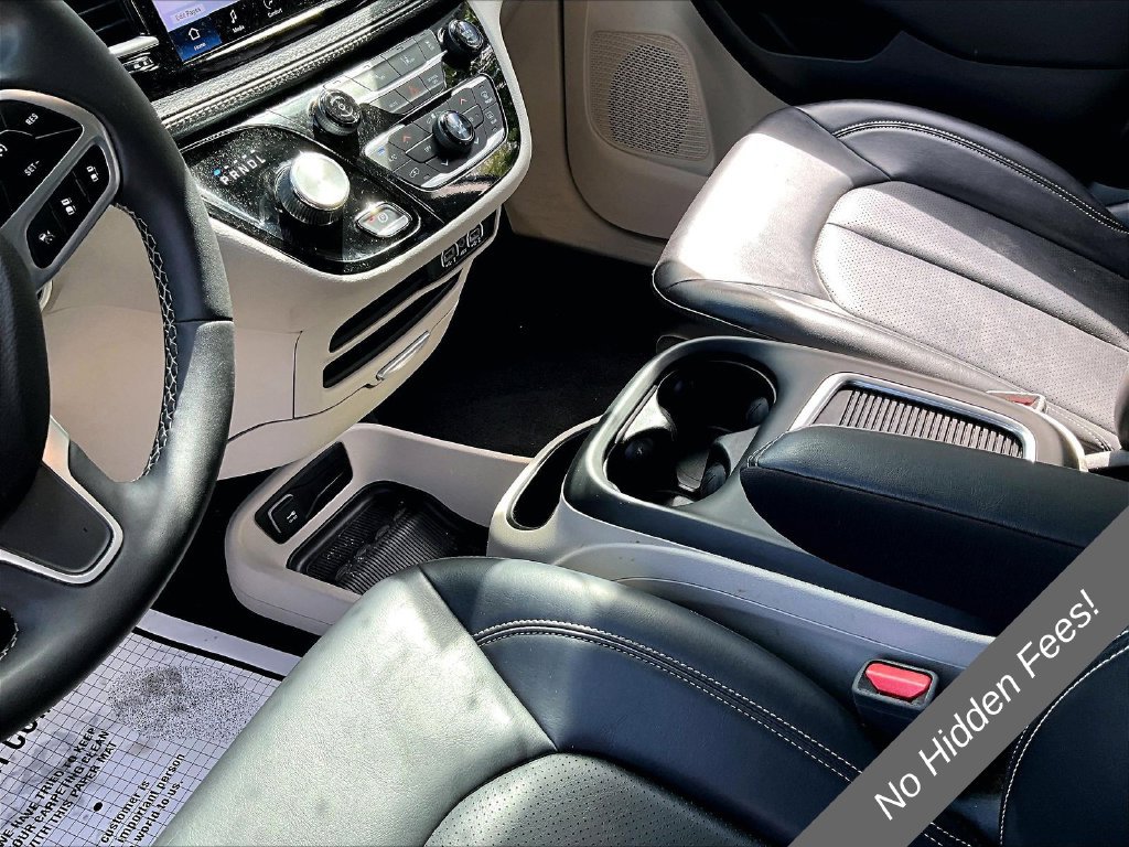 Used 2024 Chrysler Pacifica Touring-L FWD image 12