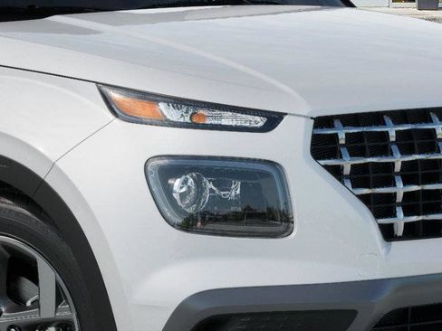 Certified 2025 Hyundai Venue SEL FWD image 9