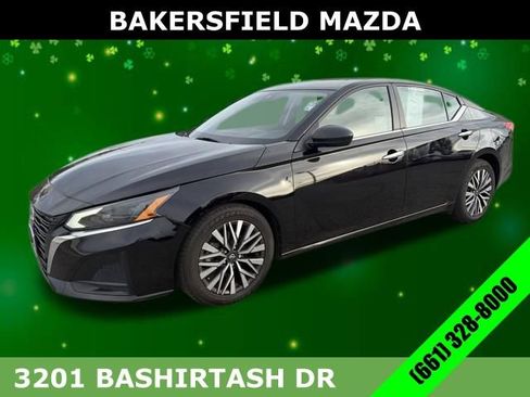 Used 2024 Nissan Altima 2.5 SV image 1