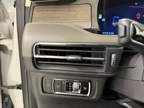 Used 2023 Lincoln Corsair Reserve FWD image 20