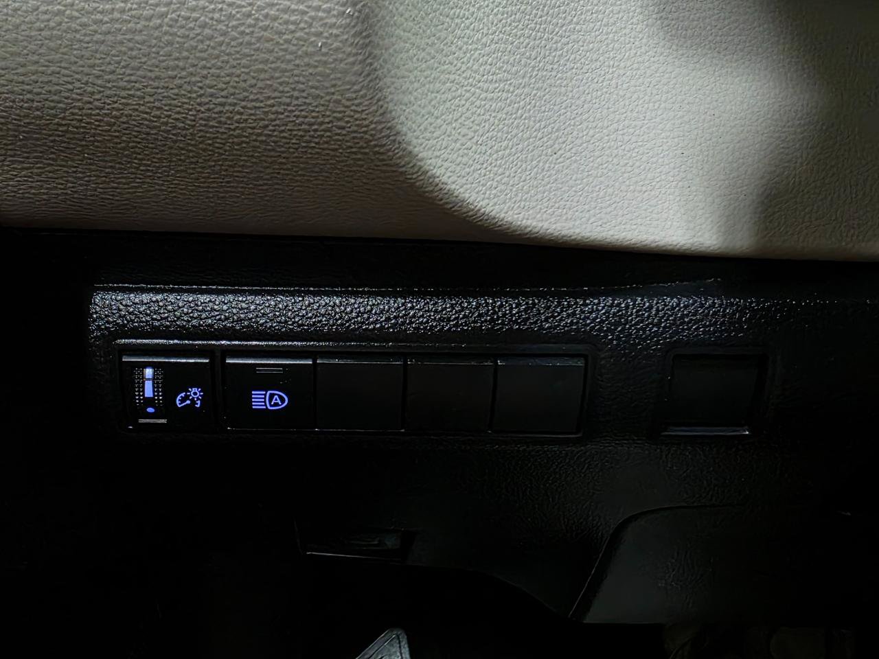 Used 2022 Toyota Corolla LE FWD image 35