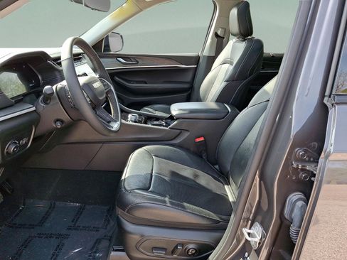 Certified 2023 Jeep Grand Cherokee Limited w/ Luxury Tech Group II image 12