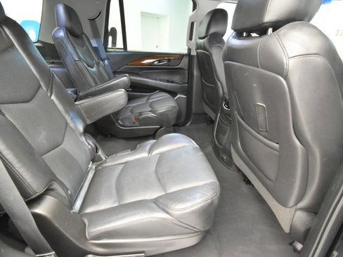 Used 2020 Cadillac Escalade Premium Luxury AWD/4WD image 19