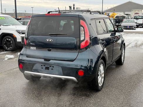 Used 2017 Kia Soul + image 10