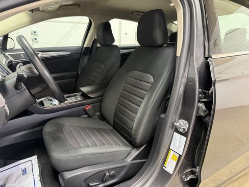 Used 2020 Ford Fusion SE FWD image 10