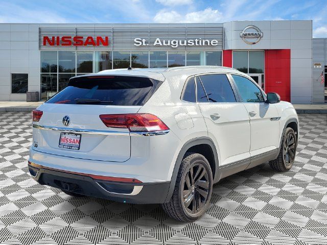 Used 2023 Volkswagen Atlas Cross Sport SE w/ Panoramic Sunroof Package FWD image 2