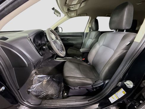 Used 2020 Mitsubishi Outlander ES image 21