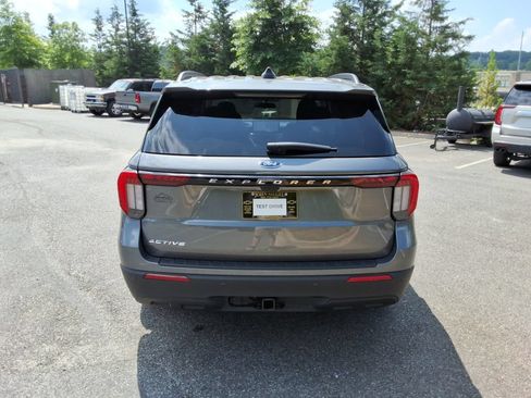 Used 2025 Ford Explorer Active RWD image 6