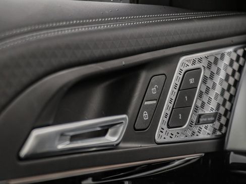 Used 2025 BMW X2 xDrive28i w/ Premium Package image 16