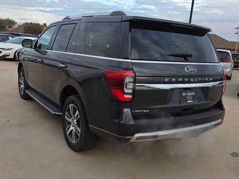 Used 2023 Ford Expedition Limited image 4