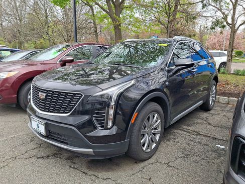 Used 2023 Cadillac XT4 Premium Luxury w/ Cold Weather Package AWD/4WD image 3