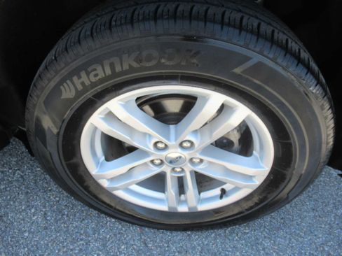 Used 2023 Ford Explorer XLT w/ Equipment Group 202A AWD/4WD image 10