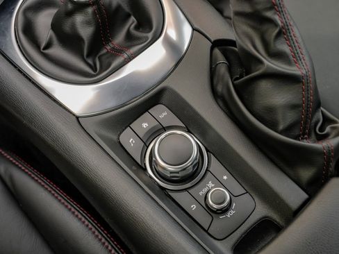 Used 2019 MAZDA MX-5 Miata RF Grand Touring image 33