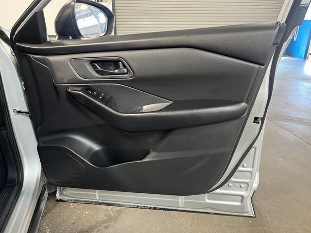 Used 2024 Nissan Rogue S AWD/4WD image 13