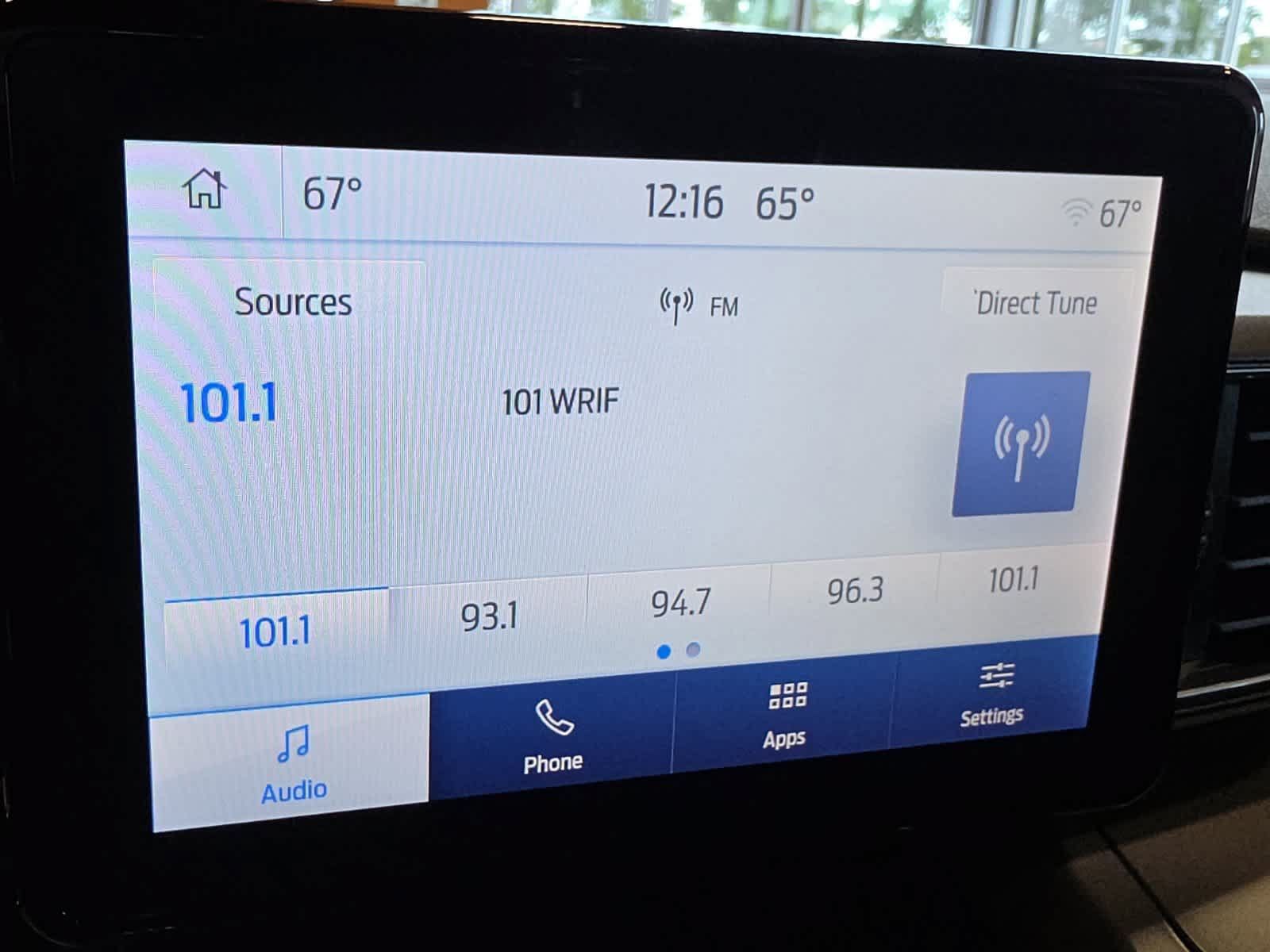 Used 2023 Ford Explorer XLT w/ Equipment Group 202A AWD/4WD image 26