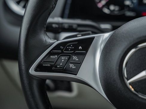 Certified 2025 Mercedes-Benz GLB 250 4MATIC image 28