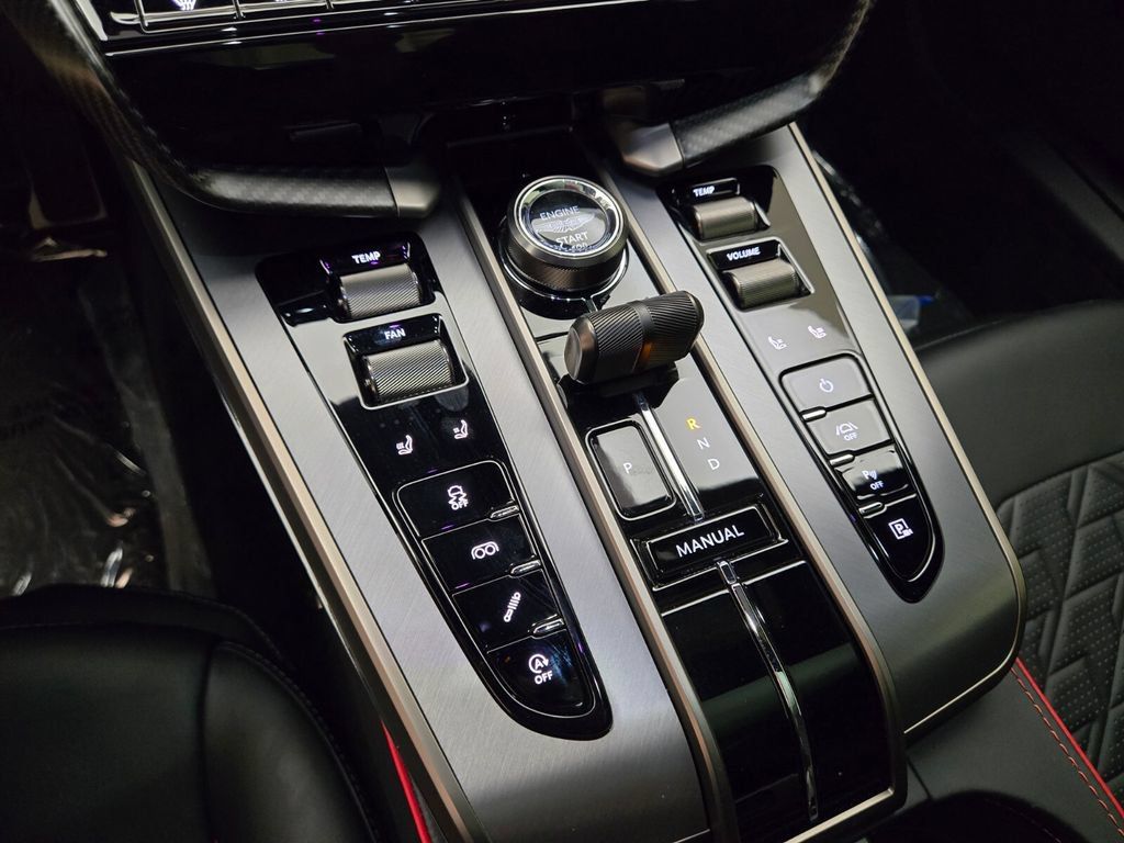 Used 2025 Aston Martin Vanquish RWD image 37