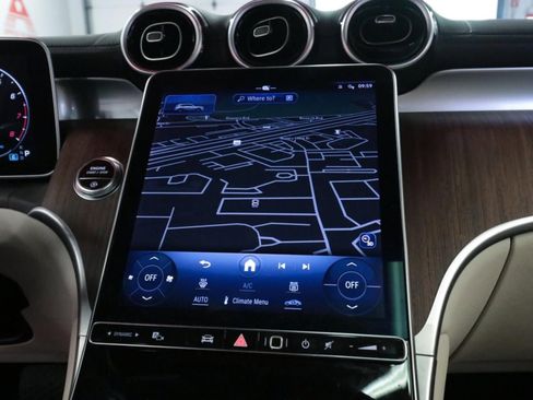 Used 2024 Mercedes-Benz GLC 300 4MATIC image 17