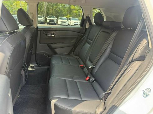 Used 2026 Nissan Rogue SL FWD image 8