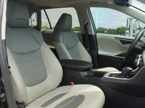 Used 2022 Toyota RAV4 XLE Premium FWD image 22