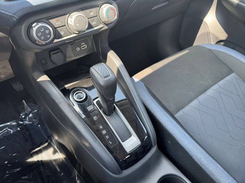Used 2025 Nissan Versa SV FWD image 38