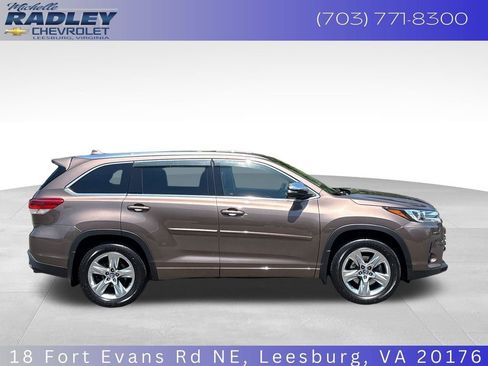 Used 2019 Toyota Highlander Limited AWD/4WD image 7