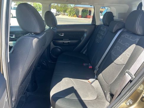 Used 2012 Kia Soul + FWD image 19