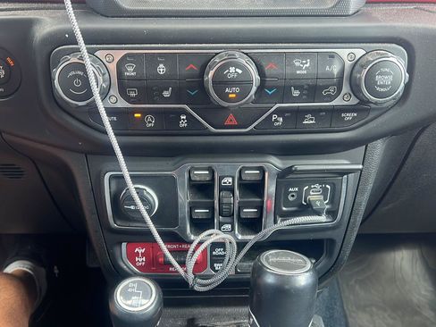 Used 2021 Jeep Gladiator Rubicon AWD/4WD image 23