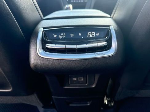 Used 2025 Cadillac XT6 Premium Luxury AWD/4WD image 33