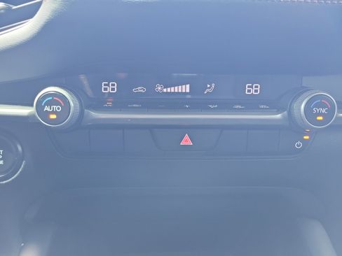 Used 2024 MAZDA MAZDA3 s FWD image 27