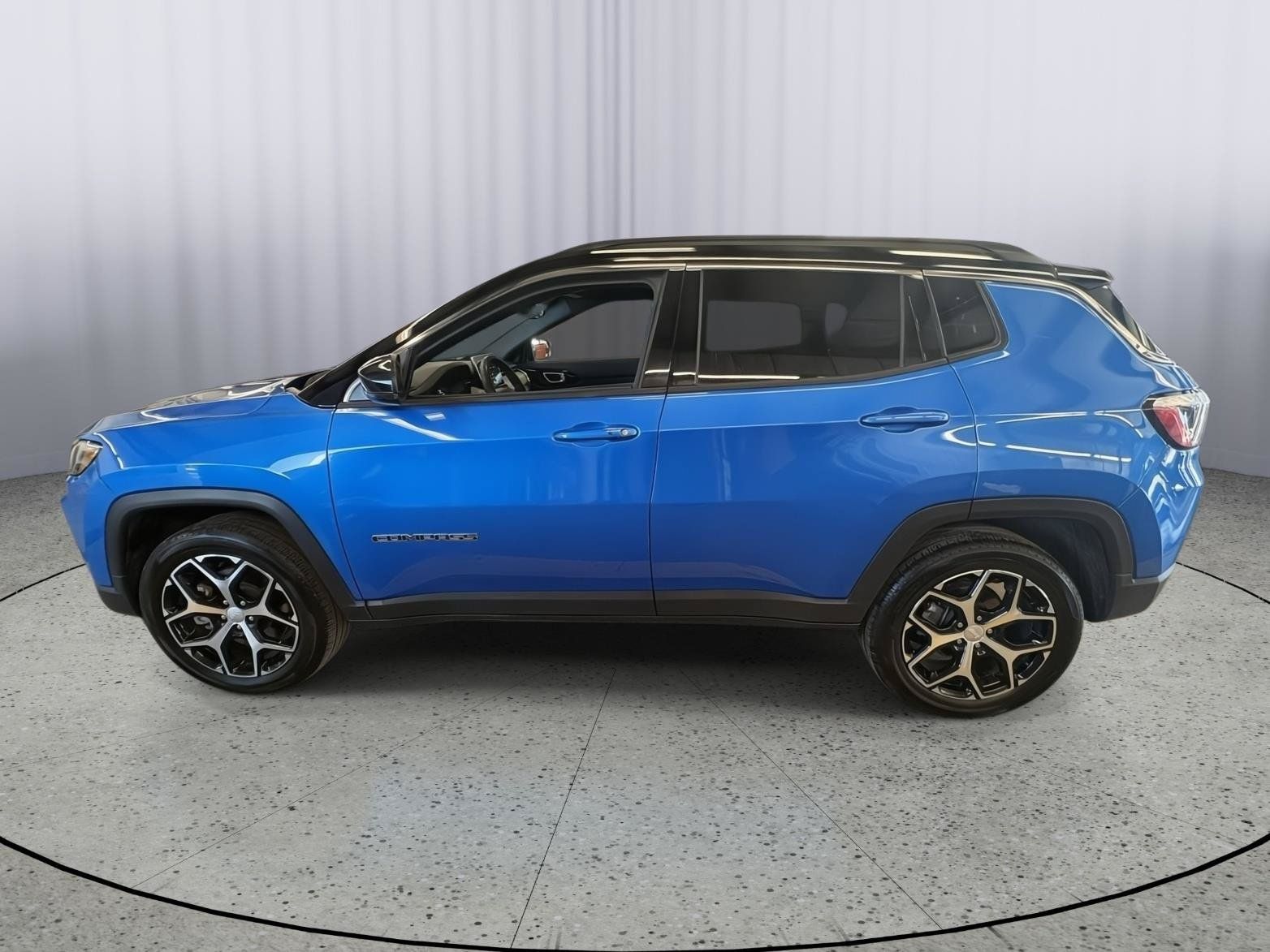 Used 2024 Jeep Compass Limited AWD/4WD image 2
