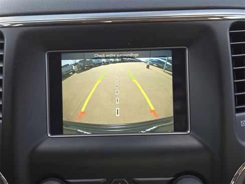 Used 2020 Jeep Grand Cherokee Laredo image 13