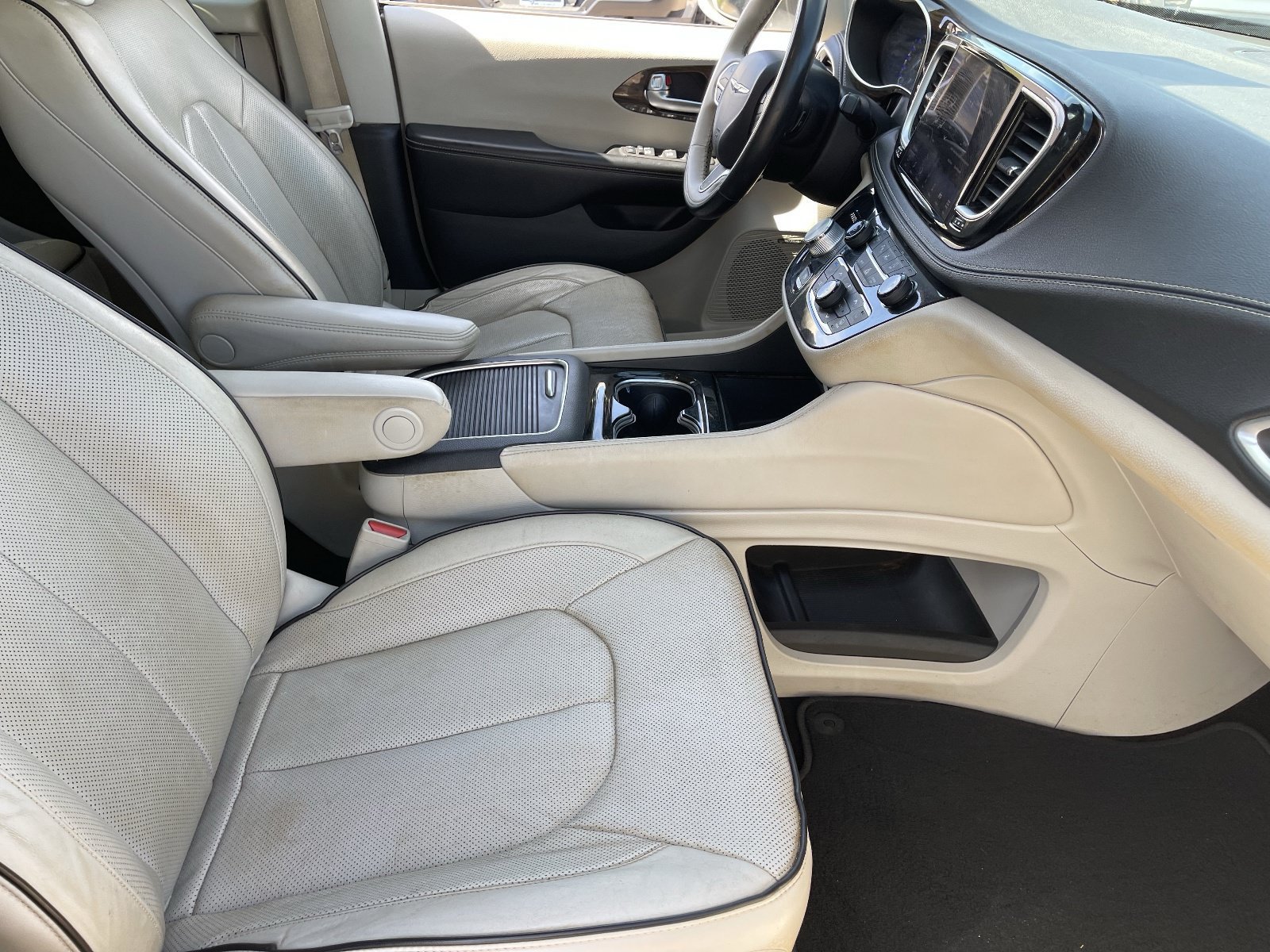 Used 2021 Chrysler Pacifica Limited w/ Premium & Safety Sphere Group AWD/4WD image 13