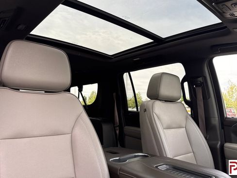 Certified 2024 GMC Yukon XL SLT w/ SLT Premium Package AWD/4WD image 20