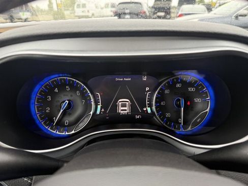 Used 2025 Chrysler Pacifica Select FWD image 29