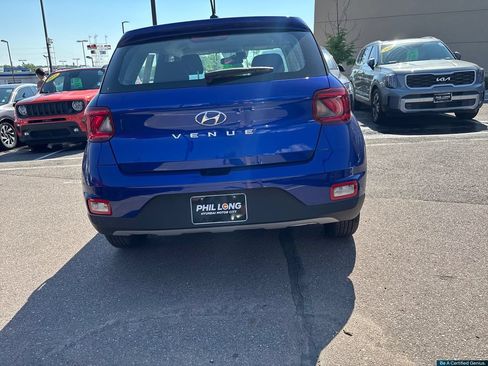 Certified 2023 Hyundai Venue SE FWD image 12