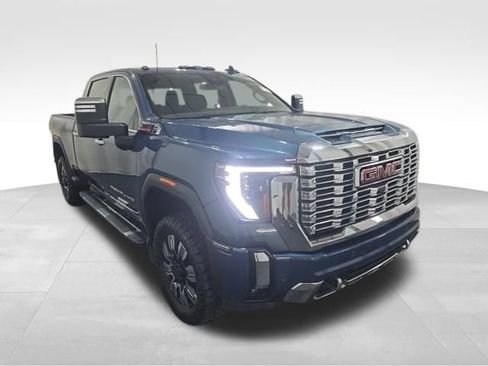 Used 2024 GMC Sierra 2500 Denali AWD/4WD image 3