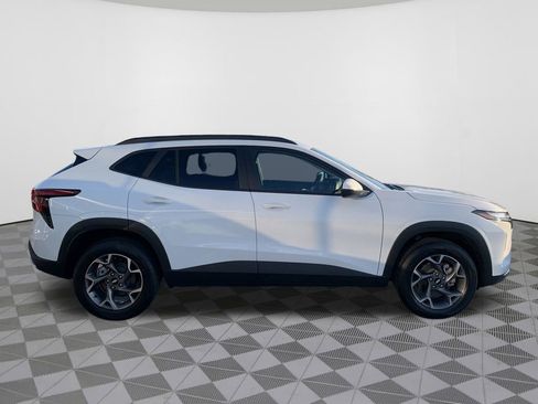 New 2026 Chevrolet Trax LT w/ LT Convenience Package FWD image 5