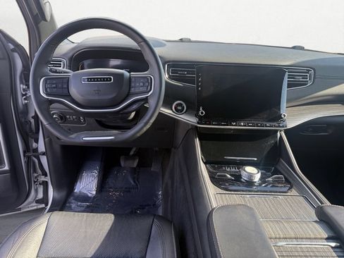 Used 2023 Jeep Wagoneer L Series III w/ Preferred Equipment Group AWD/4WD image 8