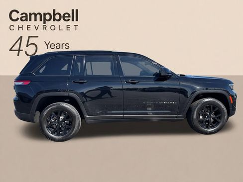 Used 2024 Jeep Grand Cherokee Altitude AWD/4WD image 7