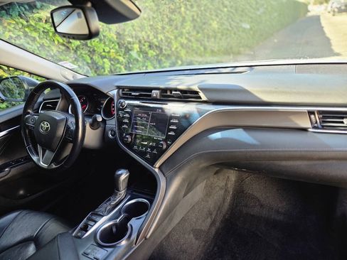 Used 2018 Toyota Camry XSE FWD image 19
