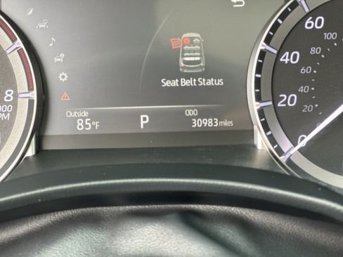 Used 2023 Toyota Highlander XLE AWD/4WD image 12