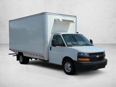 Used 2024 Chevrolet Express 3500 w/ Power Convenience Package RWD image 3