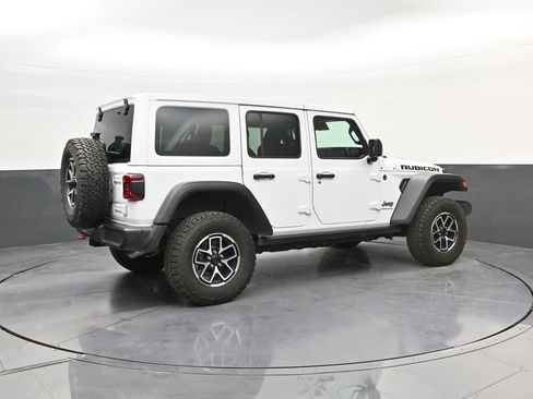 Used 2025 Jeep Wrangler Unlimited Rubicon w/ Convenience Group AWD/4WD image 8