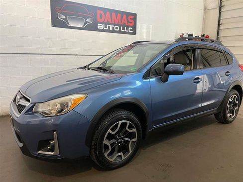 Used 2017 Subaru Crosstrek 2.0i Premium image 2